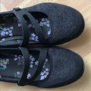 LIKE NEW❣️- Comfy Mary Jane Skechers, 8.5